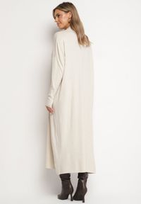 Born2be - Jasnobeżowa Sweterkowa Sukienka z Golfem i Wiskozą o Pudełkowym Kroju Alirinna. Okazja: na co dzień. Typ kołnierza: golf. Kolor: biały. Materiał: wiskoza. Wzór: aplikacja, gładki. Sezon: zima, jesień. Styl: casual #6