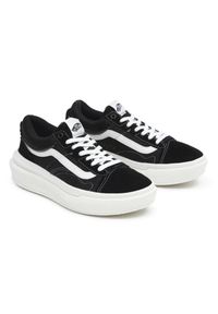 Buty do chodzenia damskie Vans Old Skool Over sportowe. Kolor: czarny. Model: Vans Old Skool. Sport: turystyka piesza #1