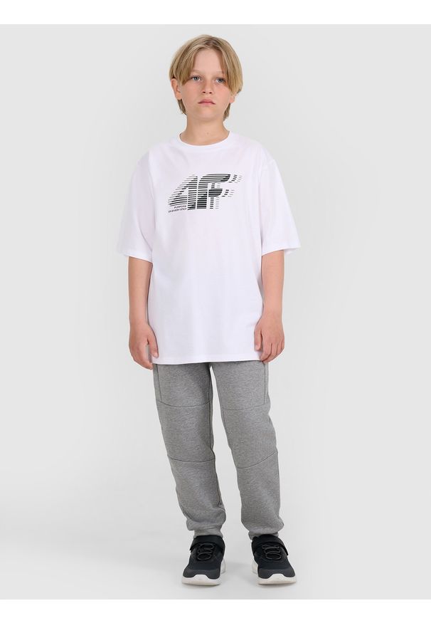 4f - 4F T-shirt oversize z nadrukiem chłopięcy - biały 122 (6-7 lat). Okazja: na co dzień. Kolor: biały. Materiał: jersey, bawełna, materiał. Wzór: nadruk. Sezon: lato. Styl: casual, klasyczny, sportowy