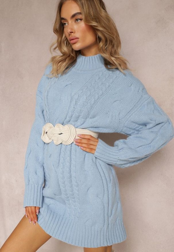 Renee - Jasnoniebieski Długi Sweter o Luźnym Kroju z Warkoczykowym Splotem Penerria. Kolor: niebieski. Długość: długie. Wzór: ze splotem
