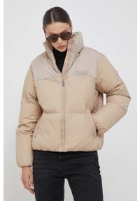 TOMMY HILFIGER - Tommy Hilfiger kurtka damska kolor beżowy zimowa. Kolor: beżowy. Materiał: syntetyk, poliester. Sezon: zima