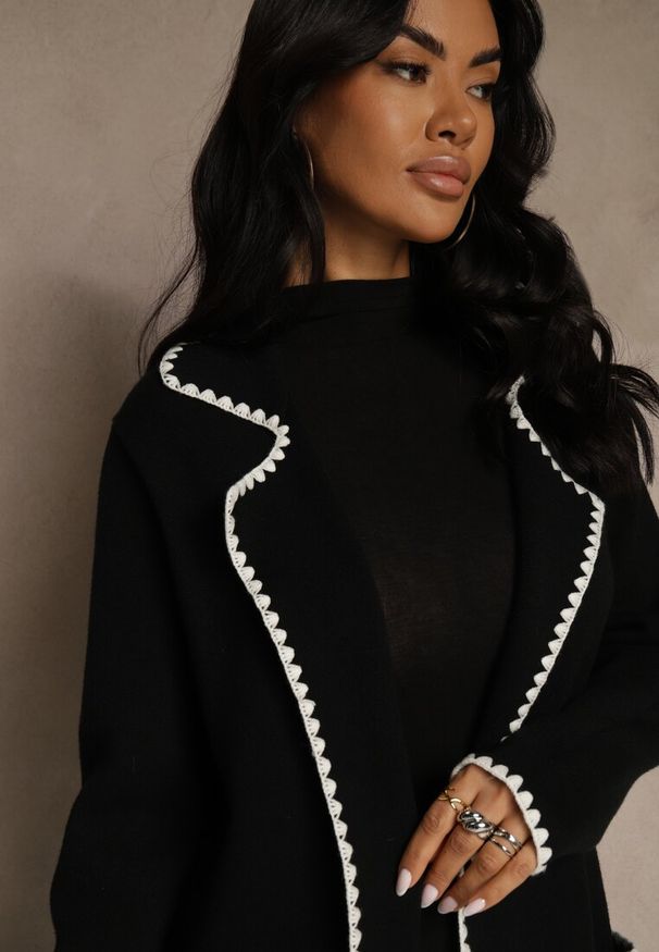 Renee - Czarny Kardigan z Haftowaną Lamówką Tuscele. Okazja: na co dzień. Kolor: czarny. Materiał: jeans. Wzór: haft. Styl: casual, elegancki