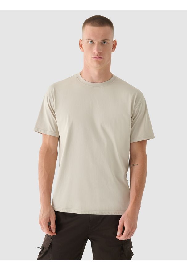 4f - 4F T-shirt oversize z nadrukiem męski - beżowy L. Okazja: na co dzień. Kolor: beżowy. Materiał: dzianina, bawełna, jersey. Długość rękawa: krótki rękaw. Długość: krótkie. Wzór: nadruk. Styl: klasyczny, sportowy, casual