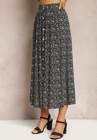 Renee - Czarna Spódnica Maxi z Wiskozy w Kwiatowy Wzór o Rozkloszowanym Fasonie Skules. Kolor: czarny. Materiał: wiskoza. Wzór: kwiaty. Styl: elegancki #4