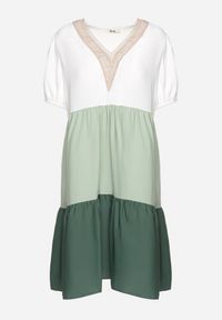 Born2be - Beżowo-Zielona Pudełkowa Sukienka z Haftem przy Dekolcie Moetta. Kolor: beżowy. Wzór: haft #2