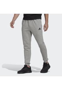 Adidas - Essentials Fleece Regular Tapered Pants. Kolor: wielokolorowy, czarny, szary. Materiał: bawełna, poliester, materiał. Sport: joga i pilates