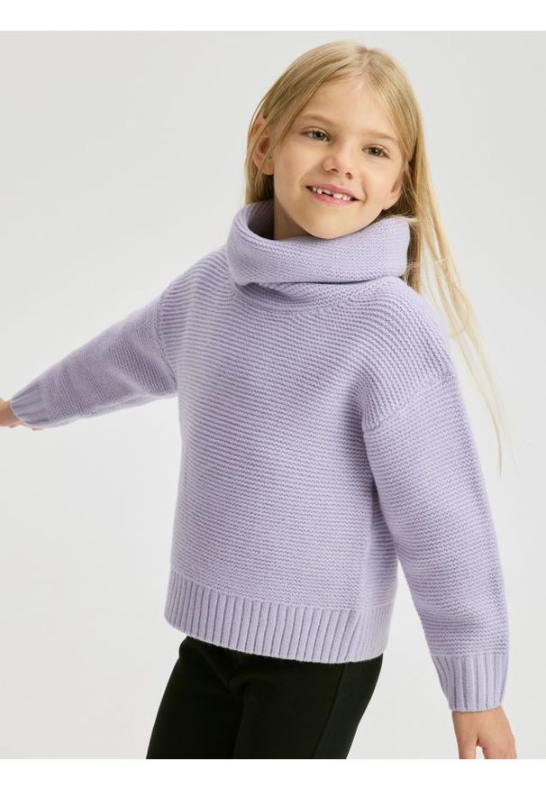 Reserved - Sweter z golfem - lawendowy. Typ kołnierza: golf. Kolor: fioletowy. Materiał: dzianina