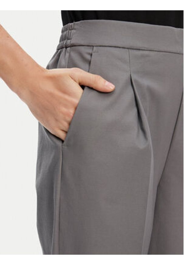 United Colors of Benetton - United Colors Of Benetton Chinosy 40FADF092 Szary Slim Fit. Kolor: szary. Materiał: bawełna