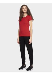4f - T-shirt slim gładki damski - czerwony. Okazja: na co dzień. Kolor: czerwony. Materiał: jersey, materiał, bawełna, elastan, dzianina. Długość rękawa: krótki rękaw. Długość: krótkie. Wzór: gładki. Styl: sportowy, casual, klasyczny