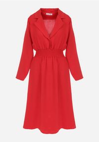 Born2be - Czerwona Sukienka Koszulowa z Marszczoną Gumką w Talii Emonia. Kolor: czerwony. Długość rękawa: długi rękaw. Typ sukienki: koszulowe. Długość: midi #4
