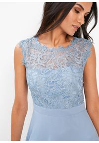 bonprix - Długa sukienka z koronką. Kolor: niebieski. Materiał: koronka. Wzór: koronka. Styl: elegancki, wizytowy. Długość: maxi #2