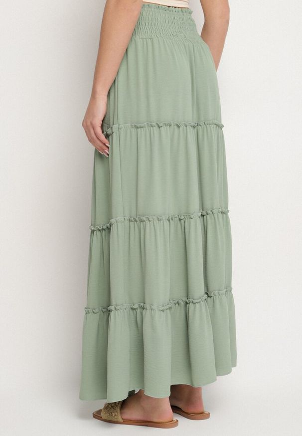 Born2be - Zielona Spódnica o Rozkloszowanym Kroju z Falbankami i Gumką w Talii Dovinala. Okazja: na co dzień. Kolor: zielony. Styl: klasyczny, casual, elegancki