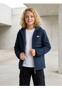 Sinsay - Pikowana kurtka softshell z kapturem - granatowy. Typ kołnierza: kaptur. Kolor: niebieski. Materiał: softshell #1