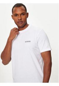 Guess T-Shirt U4BM03 KCAM1 Biały Regular Fit. Kolor: biały. Materiał: bawełna