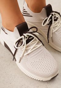 Born2be - Beżowe Sneakersy z Podwójnym Sznurowaniem Fontarin. Nosek buta: okrągły. Kolor: beżowy. Materiał: materiał. Obcas: na obcasie. Wysokość obcasa: niski #2