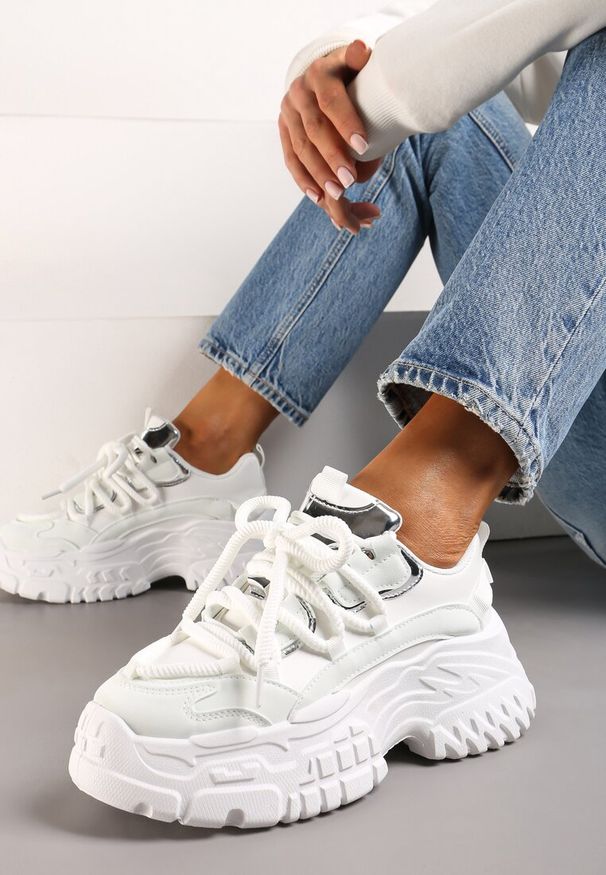 Born2be - Białe Sneakersy na Grubej Podeszwie z Ozdobnym Sznurowaniem przed Kostkę Mystarie. Wysokość cholewki: przed kostkę. Kolor: biały