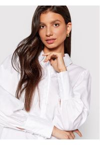 Guess Koszula W2YH70 WAF10 Biały Regular Fit. Kolor: biały. Materiał: bawełna