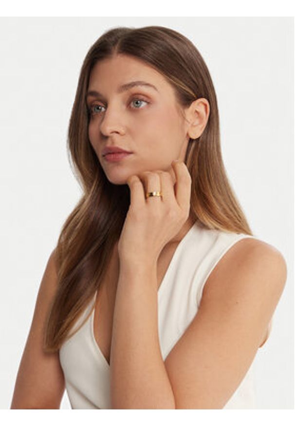 Tous - TOUS Pierścionek Straight 1004040512 Złoty. Materiał: srebrne. Kolor: złoty