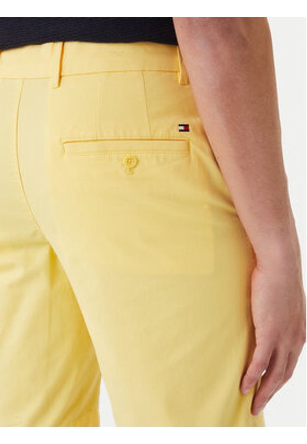 TOMMY HILFIGER - Tommy Hilfiger Szorty materiałowe Denton 9.5 MW0MW42351 Żółty Slim Fit. Kolor: żółty. Materiał: bawełna