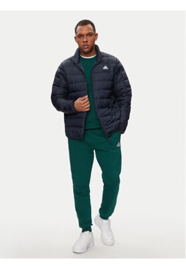 Adidas - adidas Kurtka puchowa Essentials Light Down IK3218 Granatowy Regular Fit. Kolor: niebieski. Materiał: syntetyk