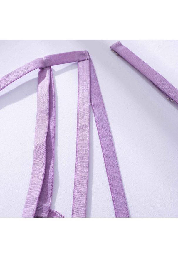 Intica - Koronkowa bielizna z półmiseczkami regulowane ramiączka Rebekah. Kolor: fioletowy. Materiał: koronka. Wzór: koronka