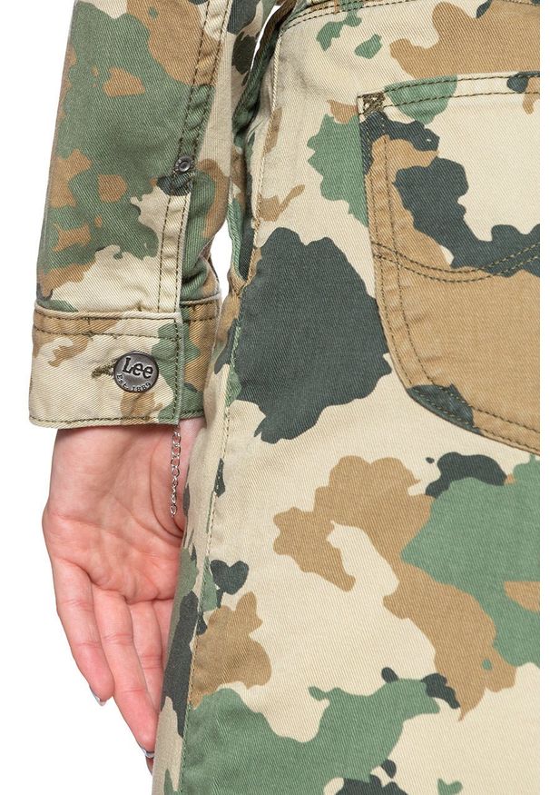 Lee - DAMSKA KURTKA JEANSOWA LEE CROPPED RIDER JACKET CAMOUFLAGE L54CCW03 112112756. Materiał: jeans. Wzór: moro