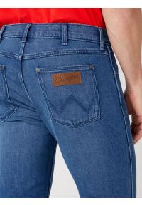 Wrangler - WRANGLER GREENSBORO MĘSKIE SPODNIE JEANSOWE JEANSY ARIES BLUE W15QAG42A #5