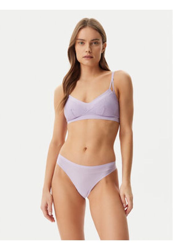 Chantelle Stringi Soft Stretch C11GG0 Fioletowy. Kolor: fioletowy. Materiał: syntetyk