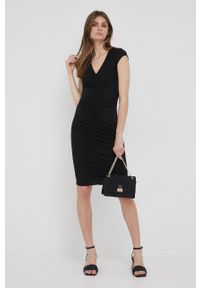 Armani Exchange sukienka kolor czarny mini dopasowana. Kolor: czarny. Materiał: dzianina. Długość rękawa: krótki rękaw. Wzór: gładki. Typ sukienki: dopasowane. Długość: mini