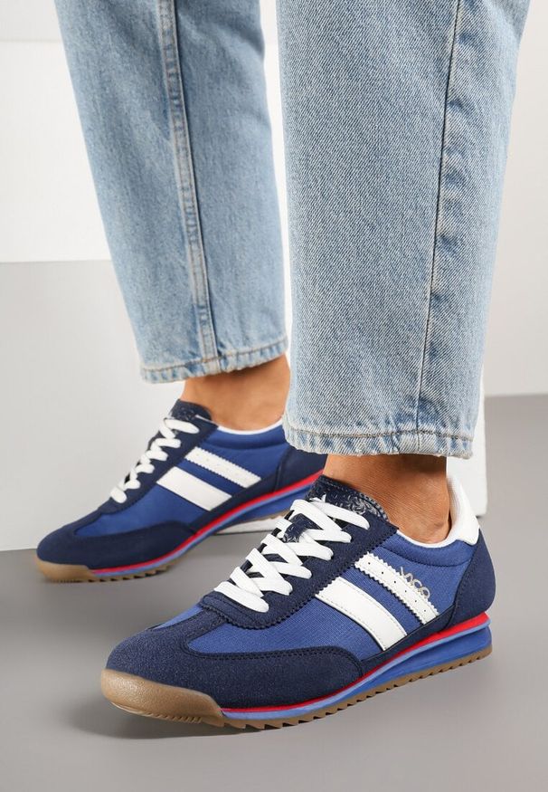 Born2be - Niebieskie Sneakersy z Ozdobnymi Paskami na Nieregularnej Podeszwie Kolarina. Okazja: na co dzień. Zapięcie: pasek. Kolor: niebieski. Materiał: jeans. Wzór: paski