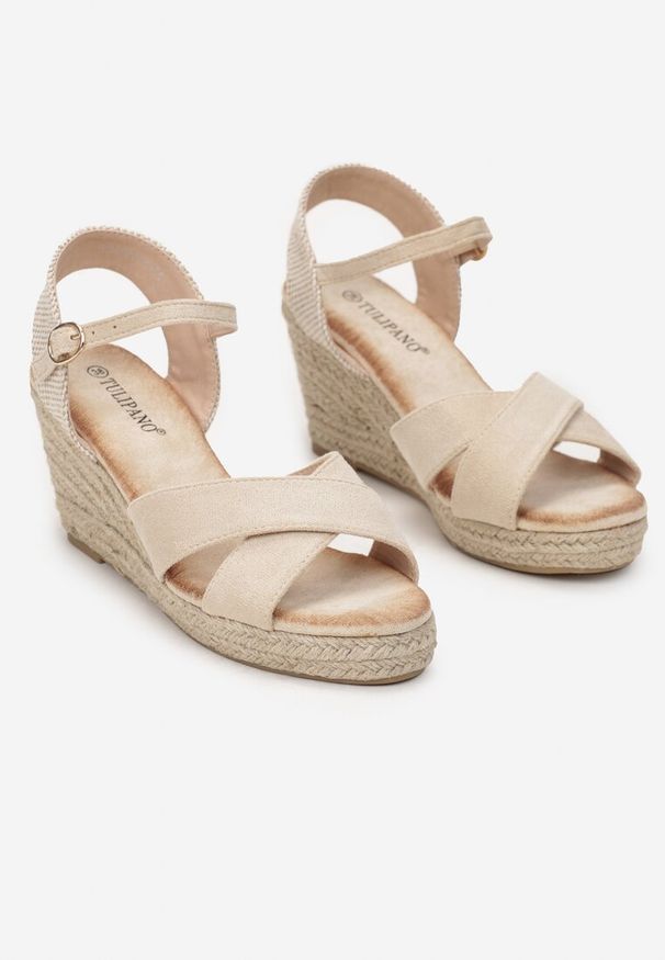 Born2be - Beżowe Sandały w Stylu Espadryli na Plecionym Koturnie Timiva. Nosek buta: otwarty. Kolor: beżowy. Wzór: aplikacja. Obcas: na koturnie