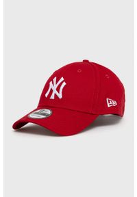 New Era Czapka kolor czerwony z aplikacją 10531938-red. Kolor: czerwony. Wzór: aplikacja #1