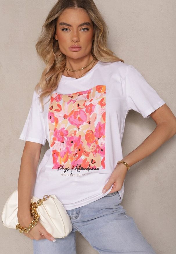 Renee - Biały T-shirt Ozdobione Aplikacją 3D Vleffia. Okazja: na co dzień. Kolor: biały. Materiał: jeans. Wzór: aplikacja. Styl: casual, elegancki