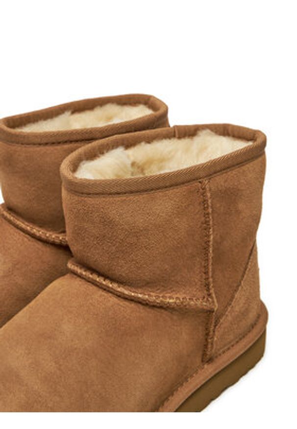 Ugg Śniegowce W Classic Mini II 1016222 Brązowy. Kolor: brązowy. Materiał: skóra