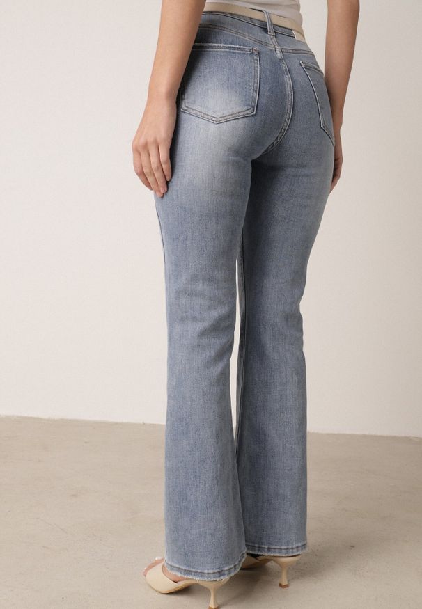 Born2be - Niebieskie Jeansy Dzwony z Bawełną o Wysokim Stanie Shirinorin. Okazja: na co dzień. Stan: podwyższony. Kolor: niebieski. Długość: długie. Styl: elegancki, casual