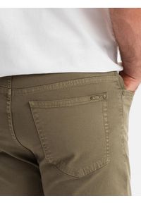 Ombre Clothing - Spodnie męskie chino o dopasowanym kroju - oliwkowe V3 OM-PACP-0151 - XXL. Okazja: na co dzień. Kolor: oliwkowy. Materiał: bawełna, materiał, tkanina, elastan. Styl: casual #8
