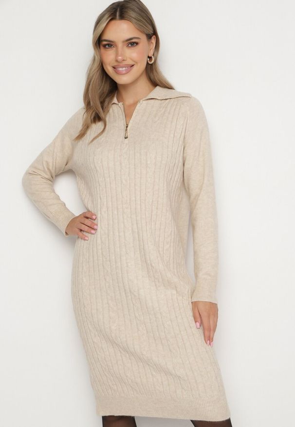 Born2be - Jasnobeżowa Sukienka z Bawełną i Wełną z Kołnierzykiem na Suwak Tereithra. Okazja: na co dzień, na spotkanie biznesowe. Kolor: beżowy. Materiał: wełna, bawełna. Typ sukienki: proste. Styl: casual, biznesowy, elegancki, wizytowy
