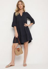 Born2be - Granatowa Rozkloszowana Sukienka z Wiskozy z Falbanami Izleia. Okazja: na co dzień. Kolor: niebieski. Materiał: wiskoza. Styl: elegancki, casual #5
