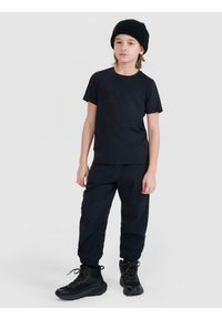 4f - 4F T-shirt trekkingowy szybkoschnący chłopięcy - czarny 134/140 (8-10 lat). Kolor: czarny. Materiał: syntetyk, włókno, dzianina, materiał, elastan. Wzór: jednolity, nadruk, ze splotem, gładki. Sezon: lato. Sport: turystyka piesza, fitness #2