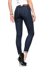 Wrangler - WRANGLER HIGH SKINNY COSY TOUCH W27HRL21N. Stan: podwyższony. Wzór: jednolity