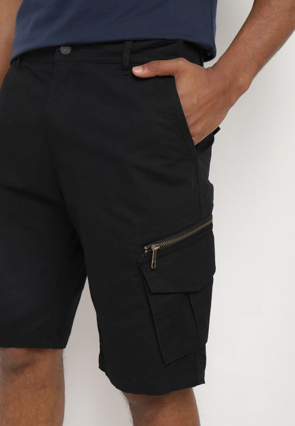Born2be - Czarne Bawełniane Szorty z Szerokimi Kieszeniami Cargo Diphea. Okazja: na co dzień. Kolor: czarny. Materiał: bawełna. Sezon: lato. Styl: casual