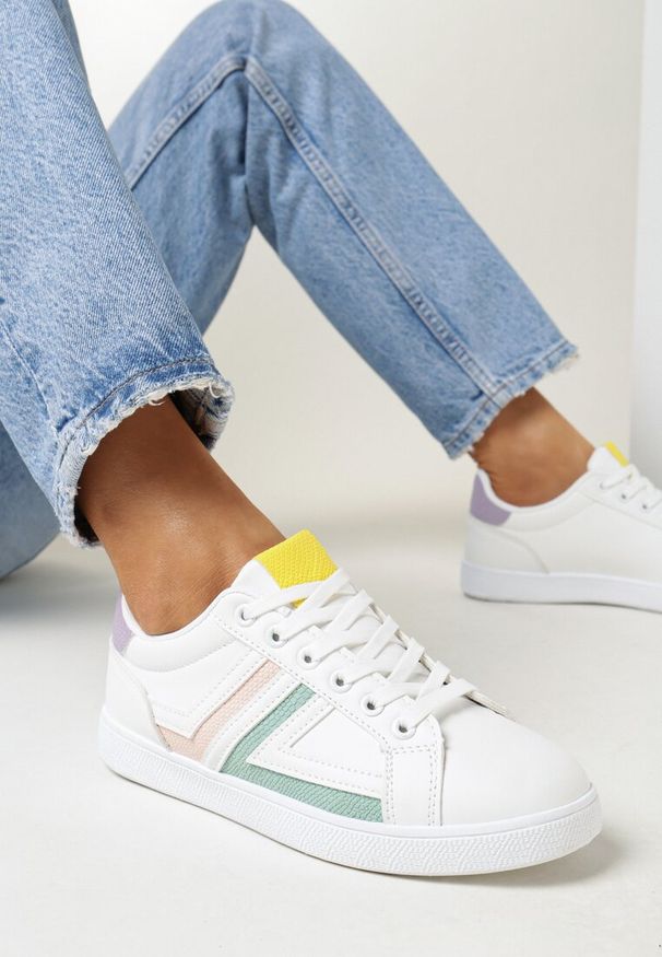 Born2be - Biało-Miętowe Sneakersy z Cholewką przed Kostkę z Modnymi Przeszyciami Cassamisia. Wysokość cholewki: przed kostkę. Kolor: biały. Szerokość cholewki: normalna