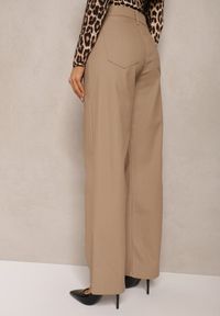 Renee - Beżowe Spodnie Woskowane o Szerokim Kroju High Waist Sezila. Okazja: na co dzień. Stan: podwyższony. Kolor: beżowy. Styl: casual