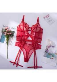 Intica - Komplet bielizny z koronką i siateczkowymi wstawkami Yahavit. Kolor: czerwony. Materiał: koronka. Wzór: koronka