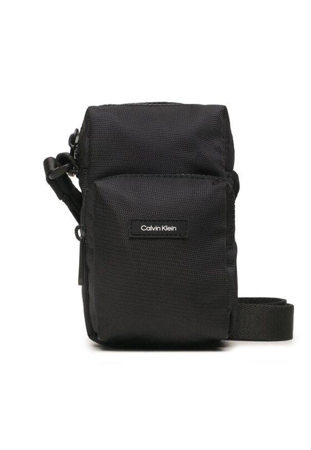 Calvin Klein Saszetka Ck Must T Reporter Xs K50K510570 Czarny. Kolor: czarny. Materiał: materiał