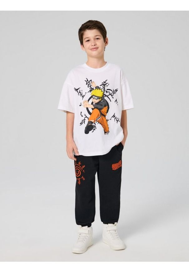 Sinsay - Bawełniana koszulka z nadrukiem Naruto - biały. Kolor: biały. Materiał: bawełna. Wzór: nadruk