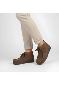 Brązowe Botki Hee Skórzane Buty Damskie Za Kostkę. Wysokość cholewki: za kostkę. Zapięcie: sznurówki. Kolor: brązowy. Materiał: skóra. Szerokość cholewki: normalna. Styl: boho, retro, vintage, klasyczny #6