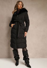 Renee - Czarna Kurtka z Pikowanymi Przeszyciami Futerkiem i Paskiem Serapella. Okazja: na spacer, na imprezę. Kolor: czarny. Materiał: futro #1