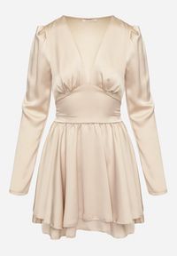 Born2be - Beżowa Satynowa Sukienka Mini z Głębokim Dekoltem i Wiązaniem z Tyłu Liadan. Okazja: na imprezę. Kolor: beżowy. Materiał: satyna. Styl: elegancki. Długość: mini #7