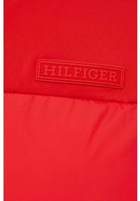 TOMMY HILFIGER - Tommy Hilfiger kurtka damska kolor czerwony zimowa. Kolor: czerwony. Materiał: syntetyk, poliester. Sezon: zima #4